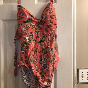 Reversible Vera Bradley Swimsuit SzM Floral